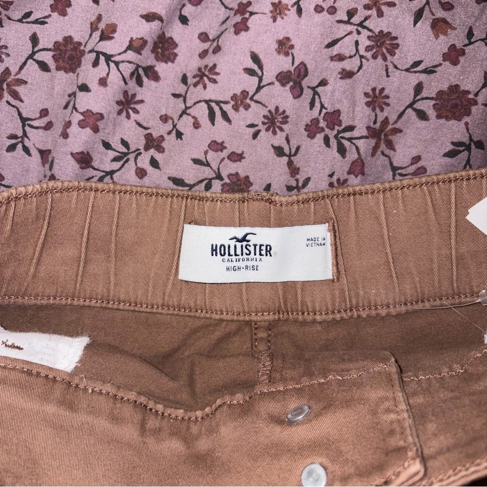 Hollister Tan Mini Skirt with Pleats - Picture 3 of 6